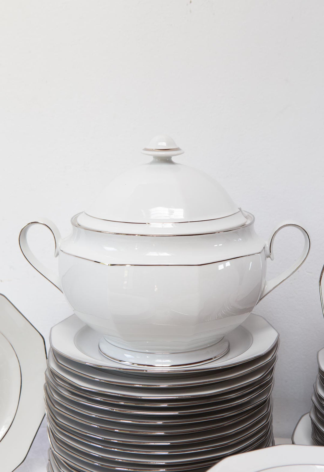 Vajilla alemana para 12 porcelana Winteling Bavaria "Heirloom Platinum" s. XX (57 PIEZAS)