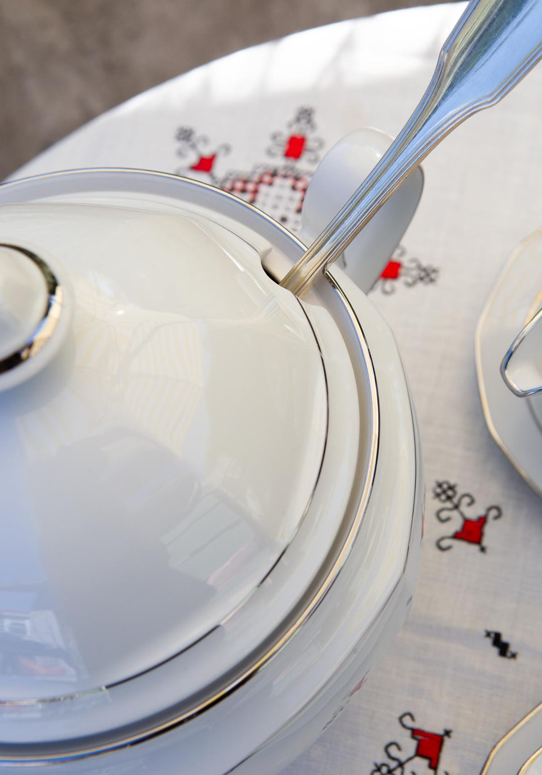 Vajilla alemana para 12 porcelana Winteling Bavaria "Heirloom Platinum" s. XX (57 PIEZAS)