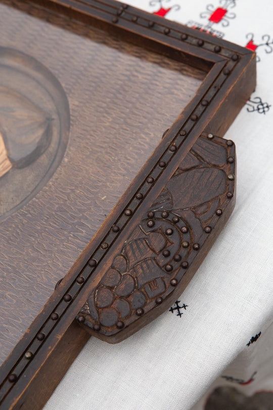 Bandeja vasca de madera tallada pareja ancianos 1930-1950 (56*28 cm)