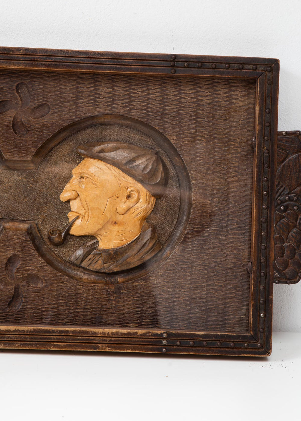Bandeja vasca de madera tallada pareja ancianos 1930-1950 (56*28 cm)