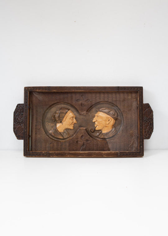 Bandeja vasca de madera tallada pareja ancianos 1930-1950 (56*28 cm)