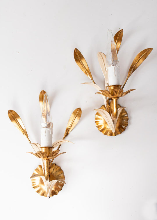 pareja apliques dorado hojas