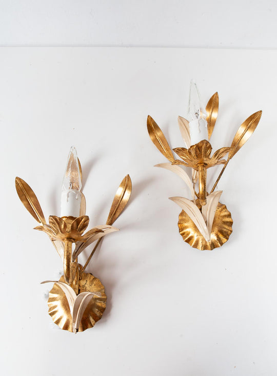 Pareja apliques italianos dorados hojas c. 1970s