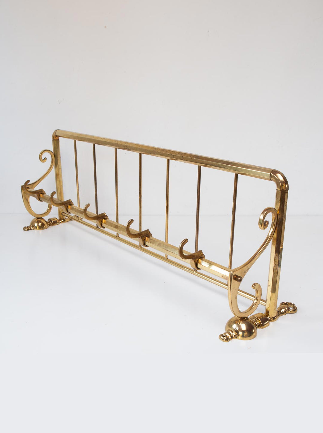 Perchero de pared alemán en latón dorado c. 1950s (79 cm)