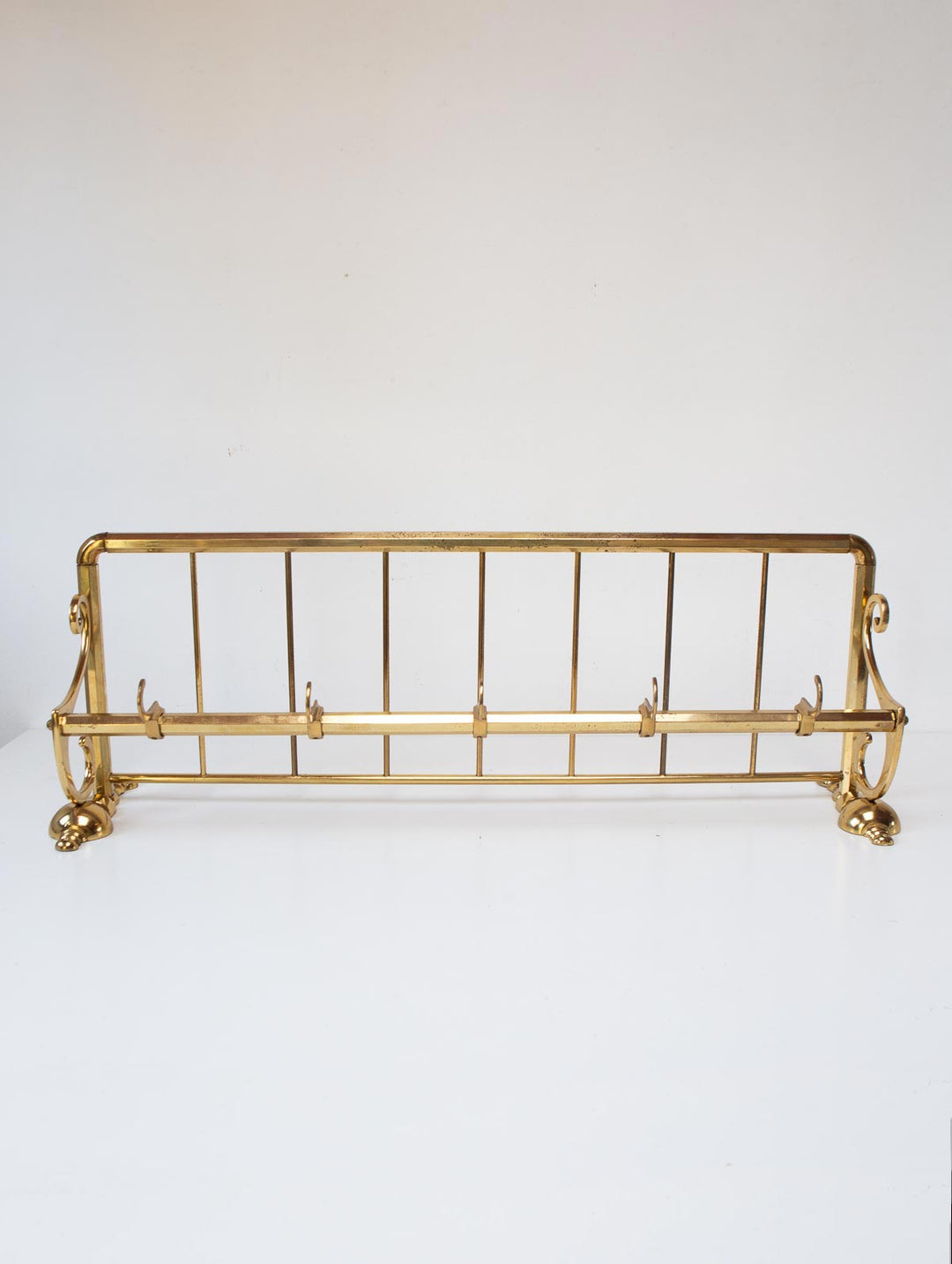 Perchero de pared alemán en latón dorado c. 1950s (79 cm)
