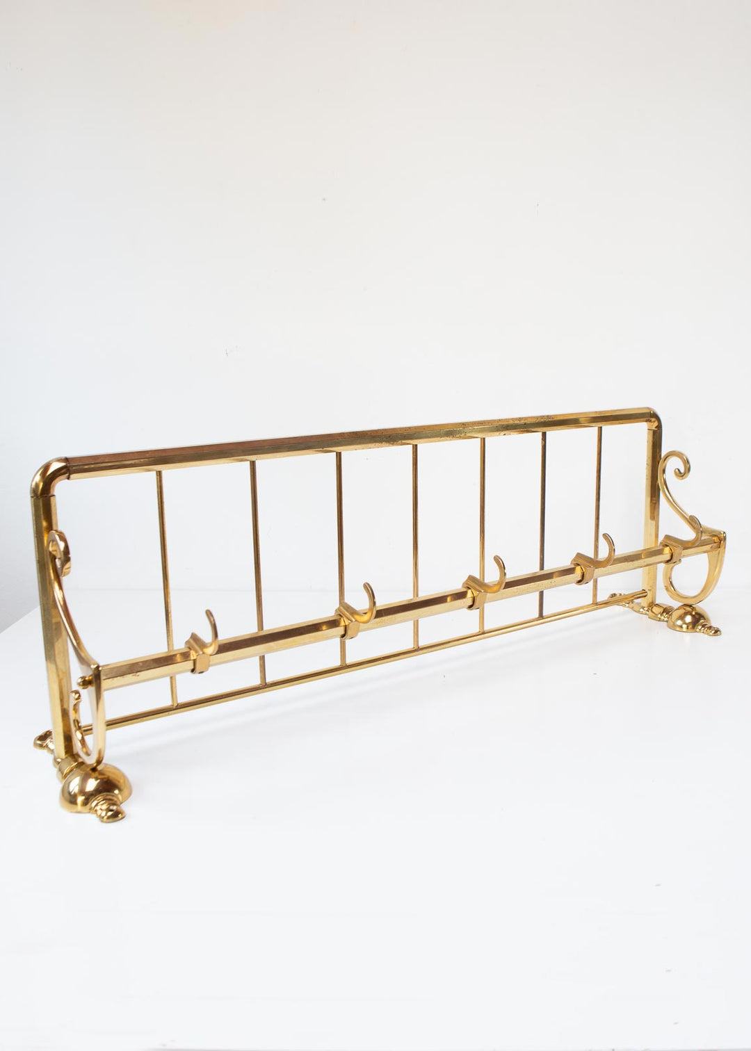 Perchero de pared alemán en latón dorado c. 1950s (79 cm)