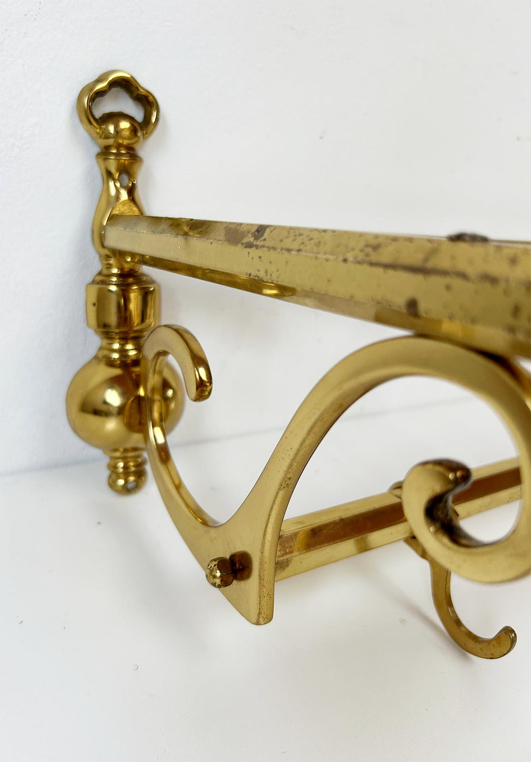 Perchero de pared alemán en latón dorado c. 1950s (79 cm)
