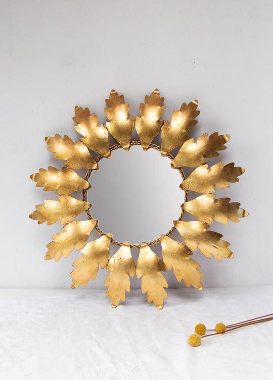 Espejo sol metal dorado marco con hojas c. 1960s (50 cm)