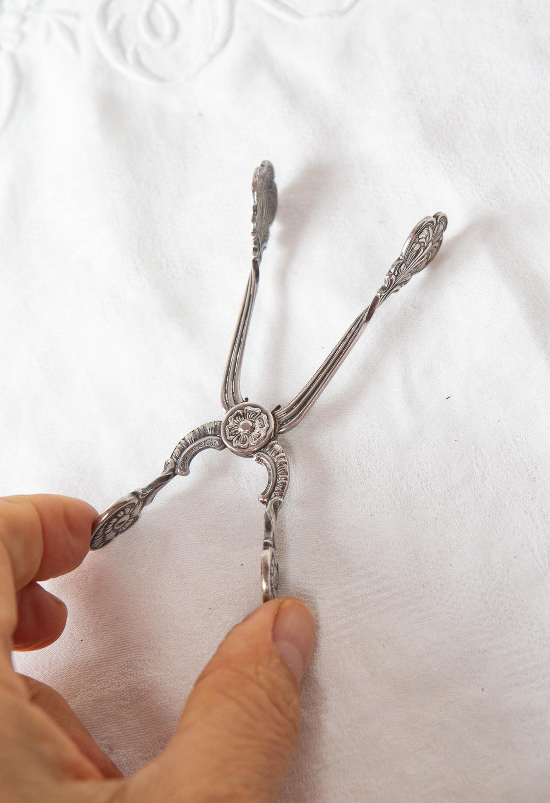 Pinzas de azúcar de tijera suecas de estilo neorrococó metal plateado