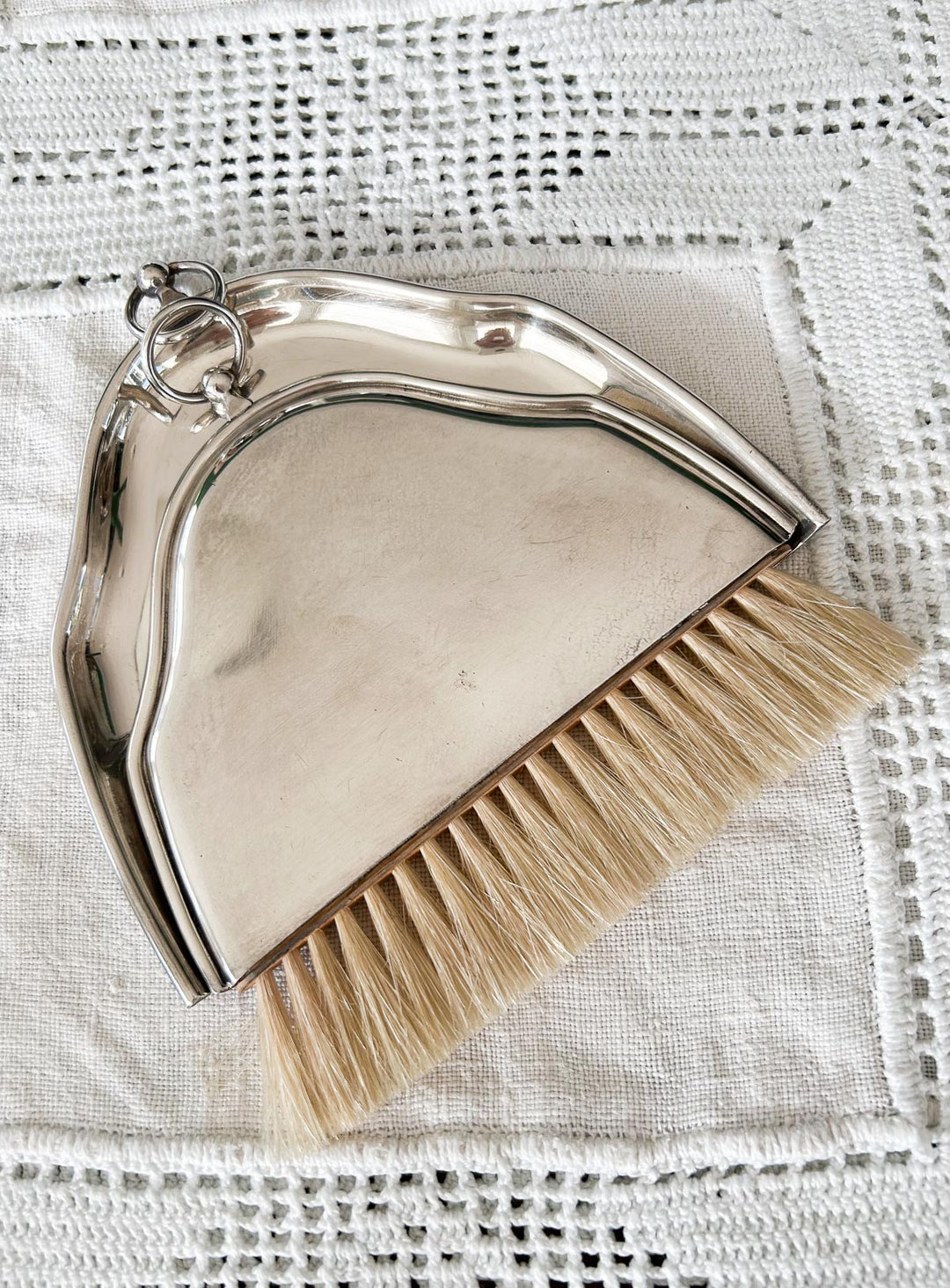 Recogemigas antiguo de metal plateado, Suecia, 2 piezas c. 1930