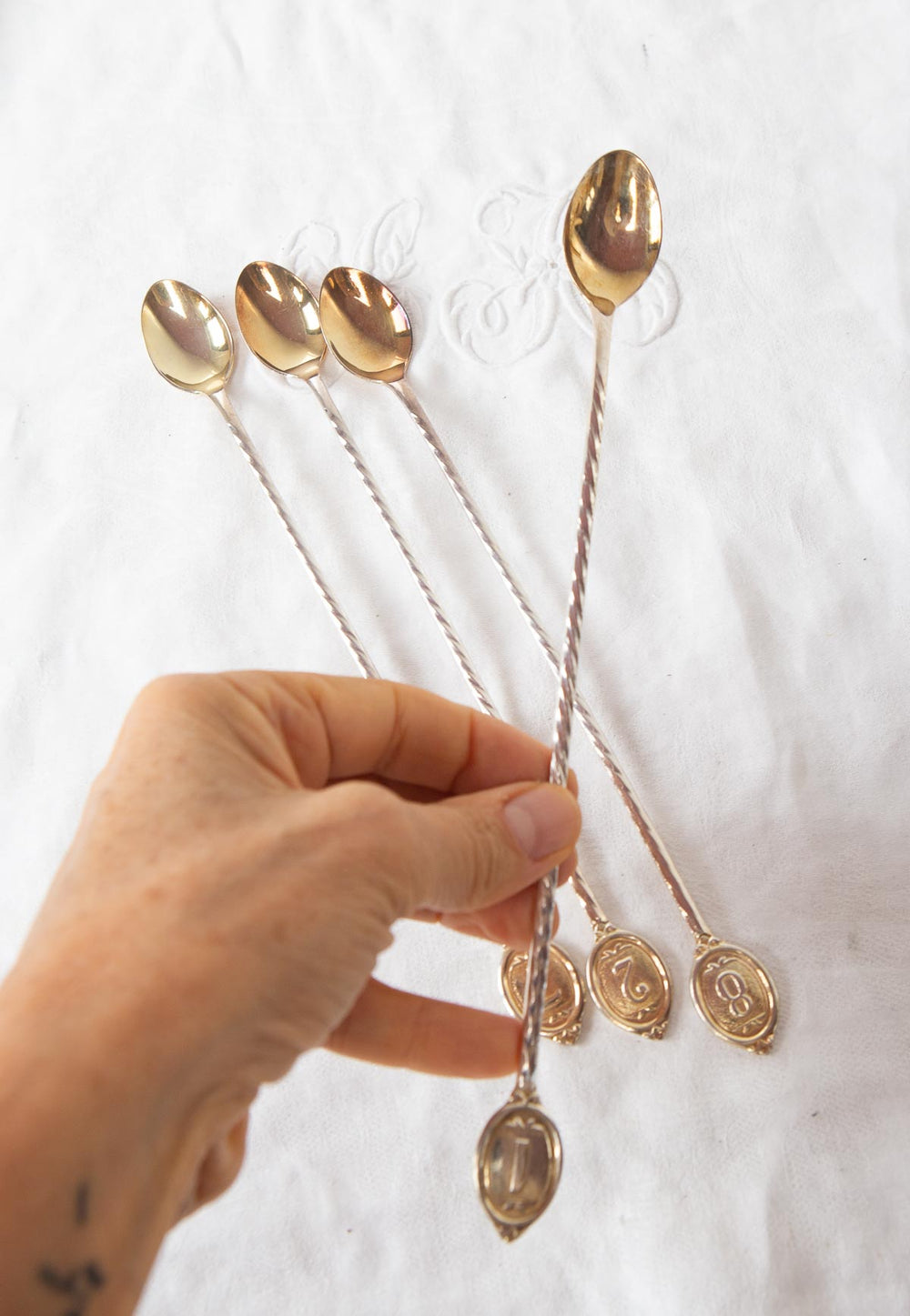 Juego 4 cucharillas cóctel suecas metal dorado y plateado