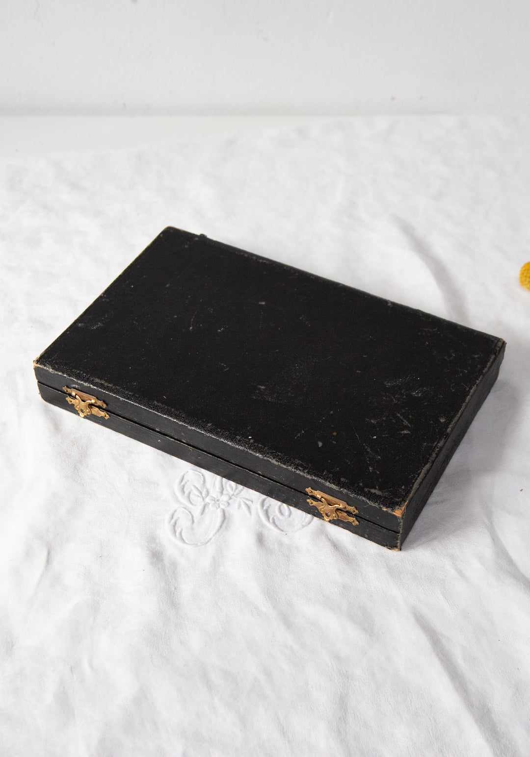 Juego 12 cucharillas suecas metal baño dorado en estuche c. 1950