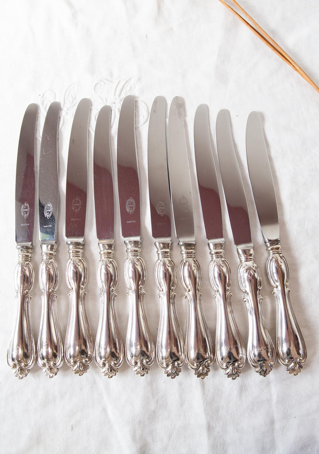 10 cuchillos de mesa suecos modelo Olga