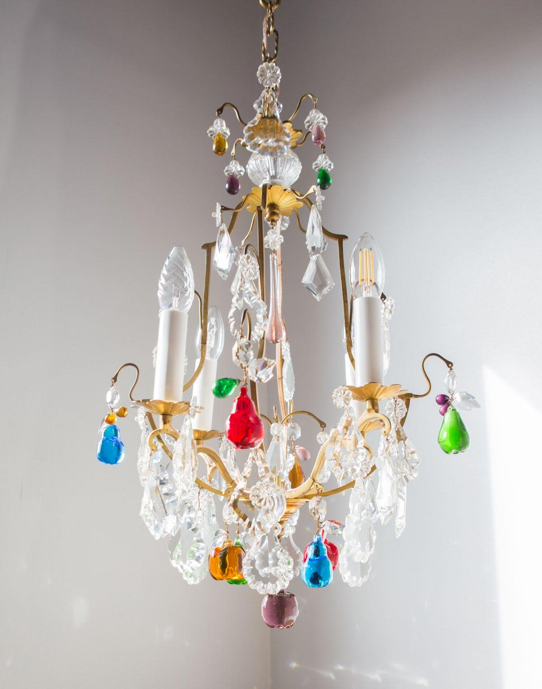 antigua lámpara de techo araña francesa con cristales frutas colores murano antique vintage french chandelier lustre ancien 