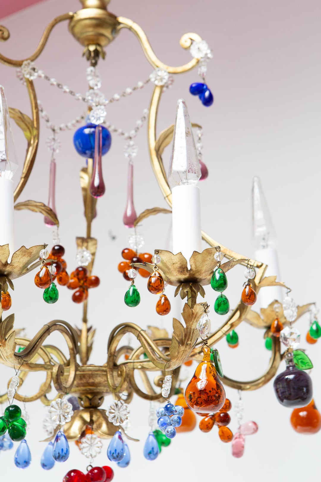 Antigua lampara de araña techo italiana dorada y cristales antique italian chandelier cristales murano frutas colores fruits