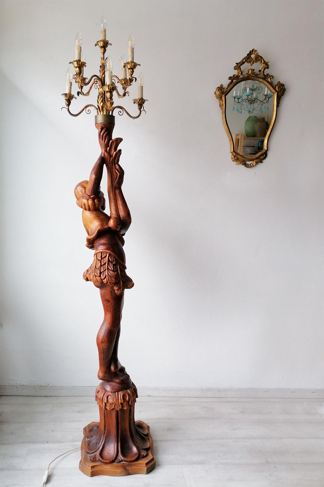 Gran lámpara de pie torchero florentino con nubio c. 1930 (225 cm)