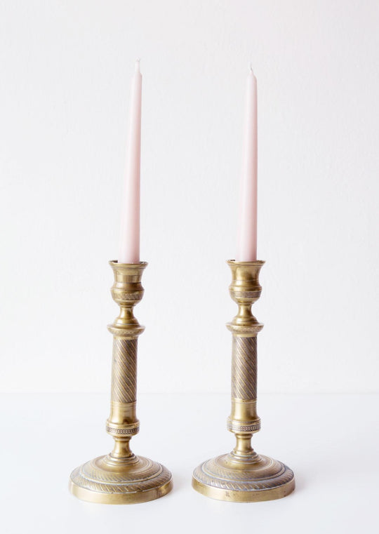Pareja candeleros bronce estilo Restauración. Francia ppios XIX (24 cm)