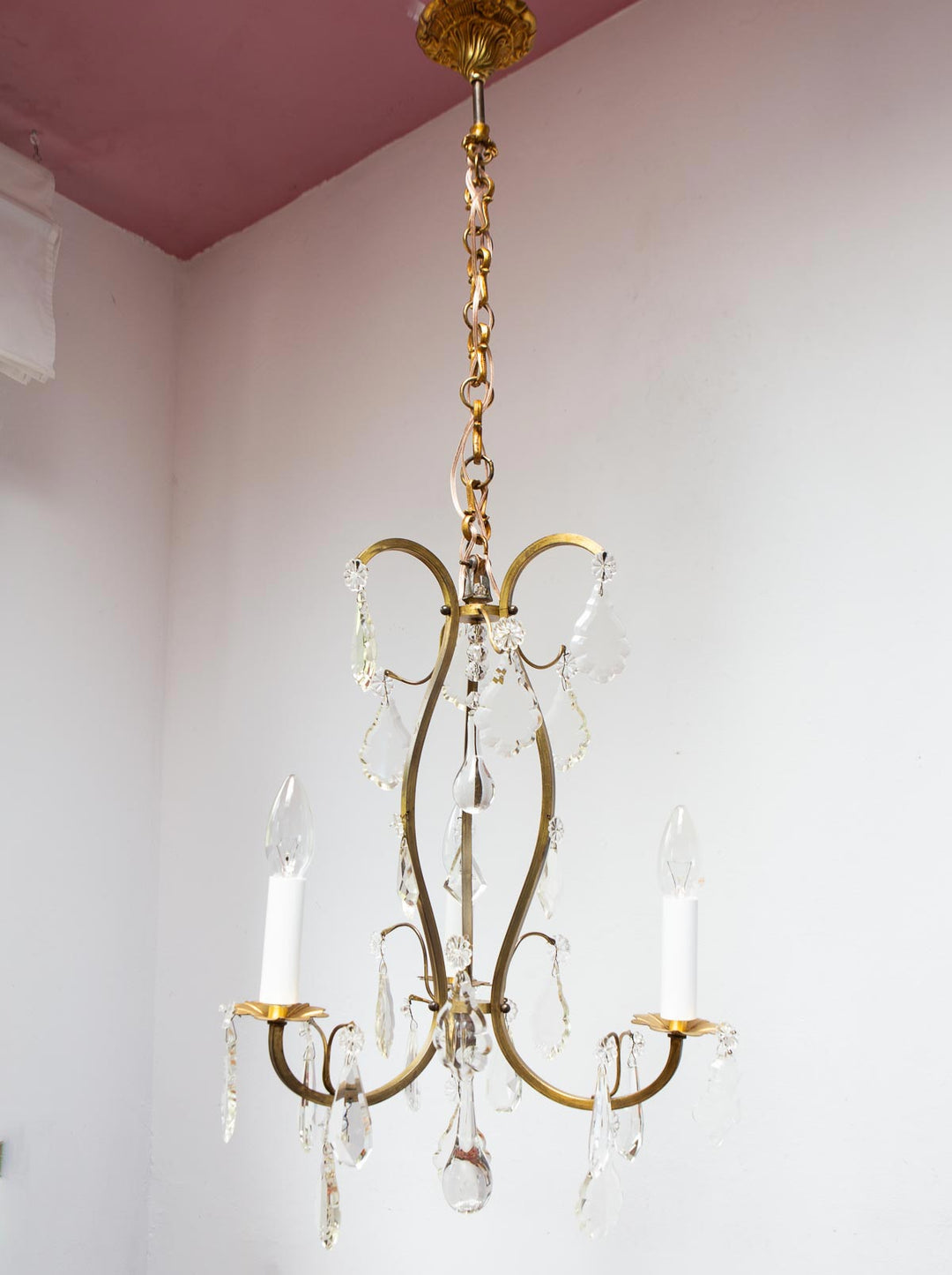 Chandelier francés latón 3 brazos con cristales c. 1940s (35 cm)