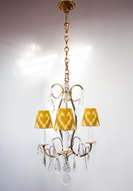 Chandelier francés latón 3 brazos con cristales c. 1940s (35 cm)