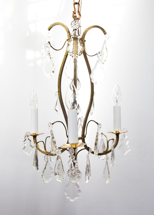 Chandelier francés latón 3 brazos con cristales c. 1940s (35 cm)