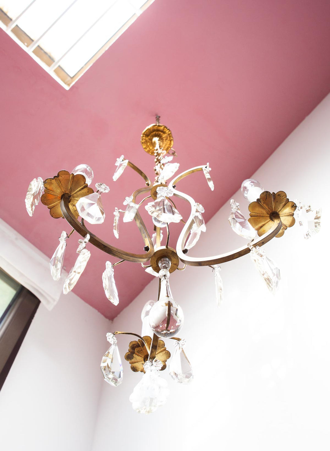 Chandelier francés latón 3 brazos con cristales c. 1940s (35 cm)