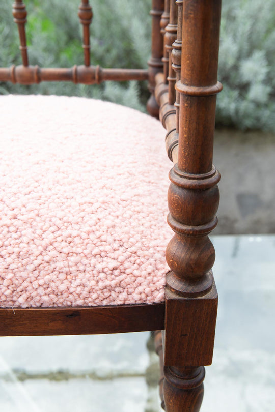 Antigua silla esquinera francesa madera tapizado rizo rosa c. 1900