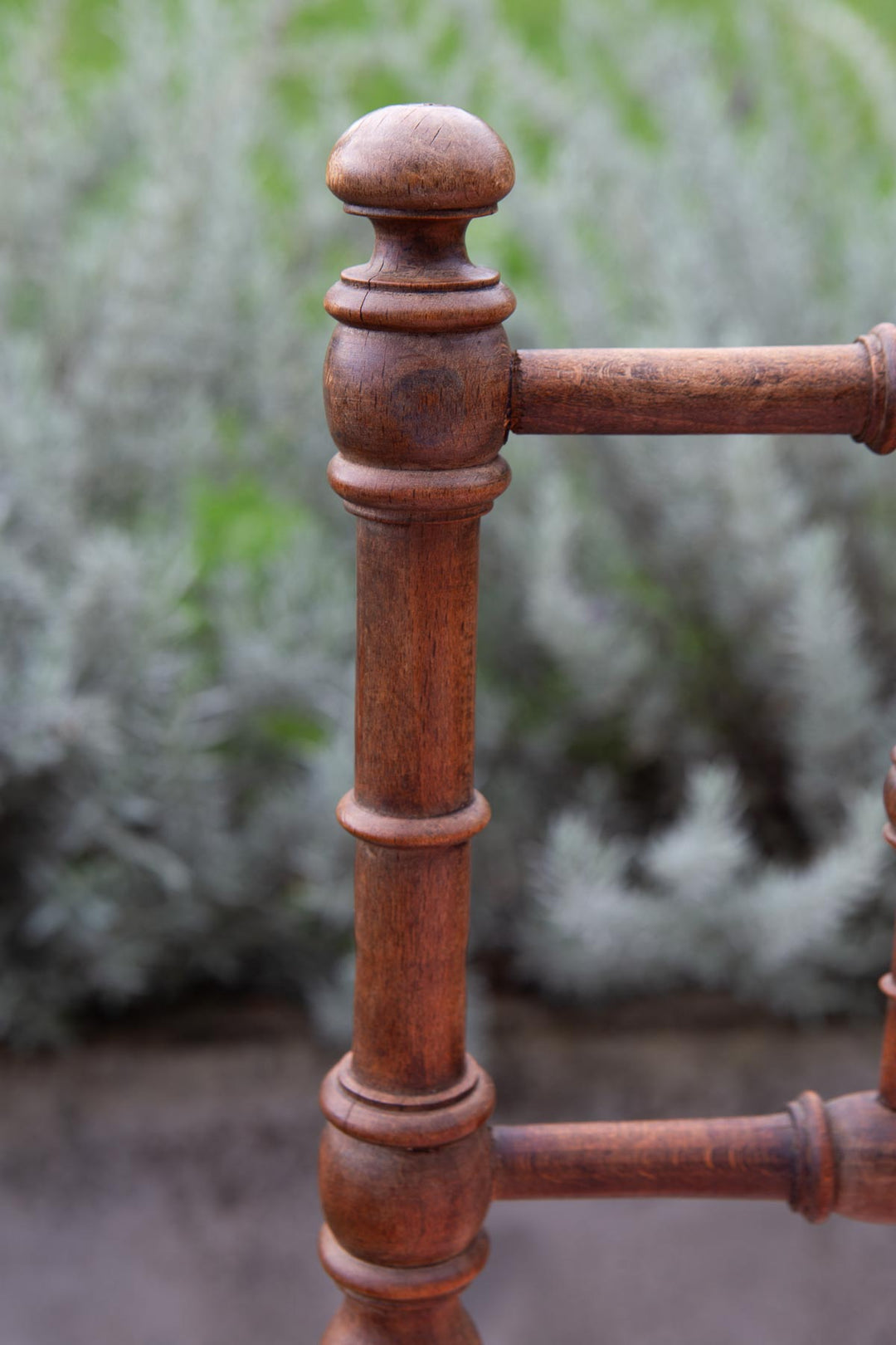 Antigua silla esquinera francesa madera tapizado rizo rosa c. 1900