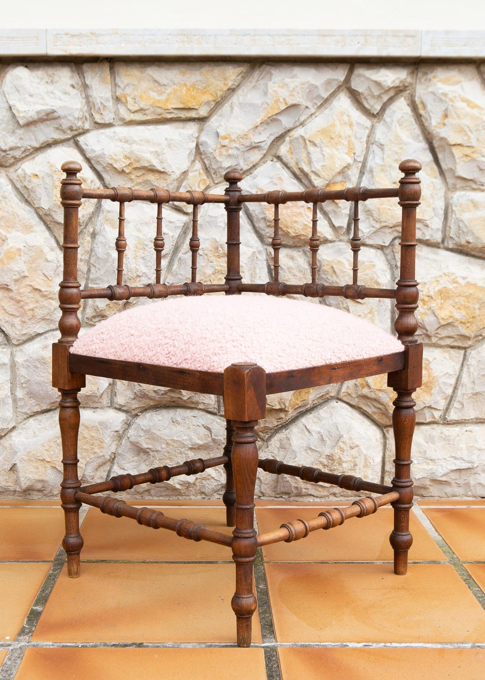 Antigua silla esquinera francesa madera tapizado rizo rosa c. 1900