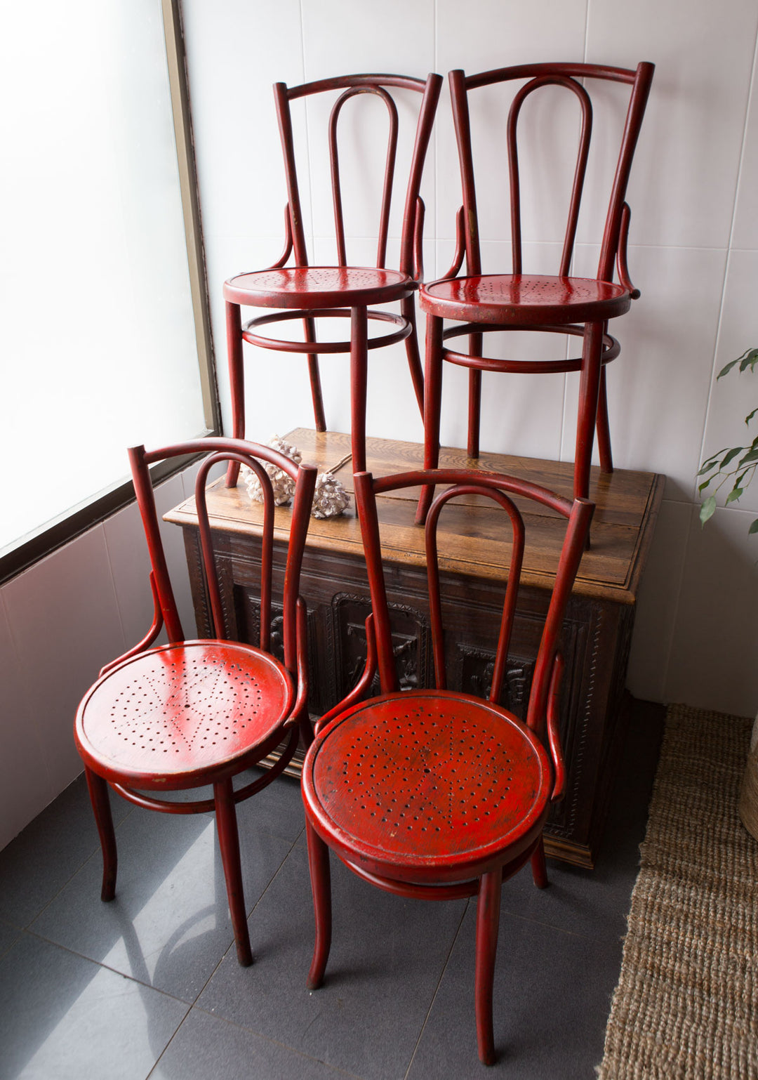 Juego sillas rojas escandinavas Luterma principios s. XX (VENDIDO)