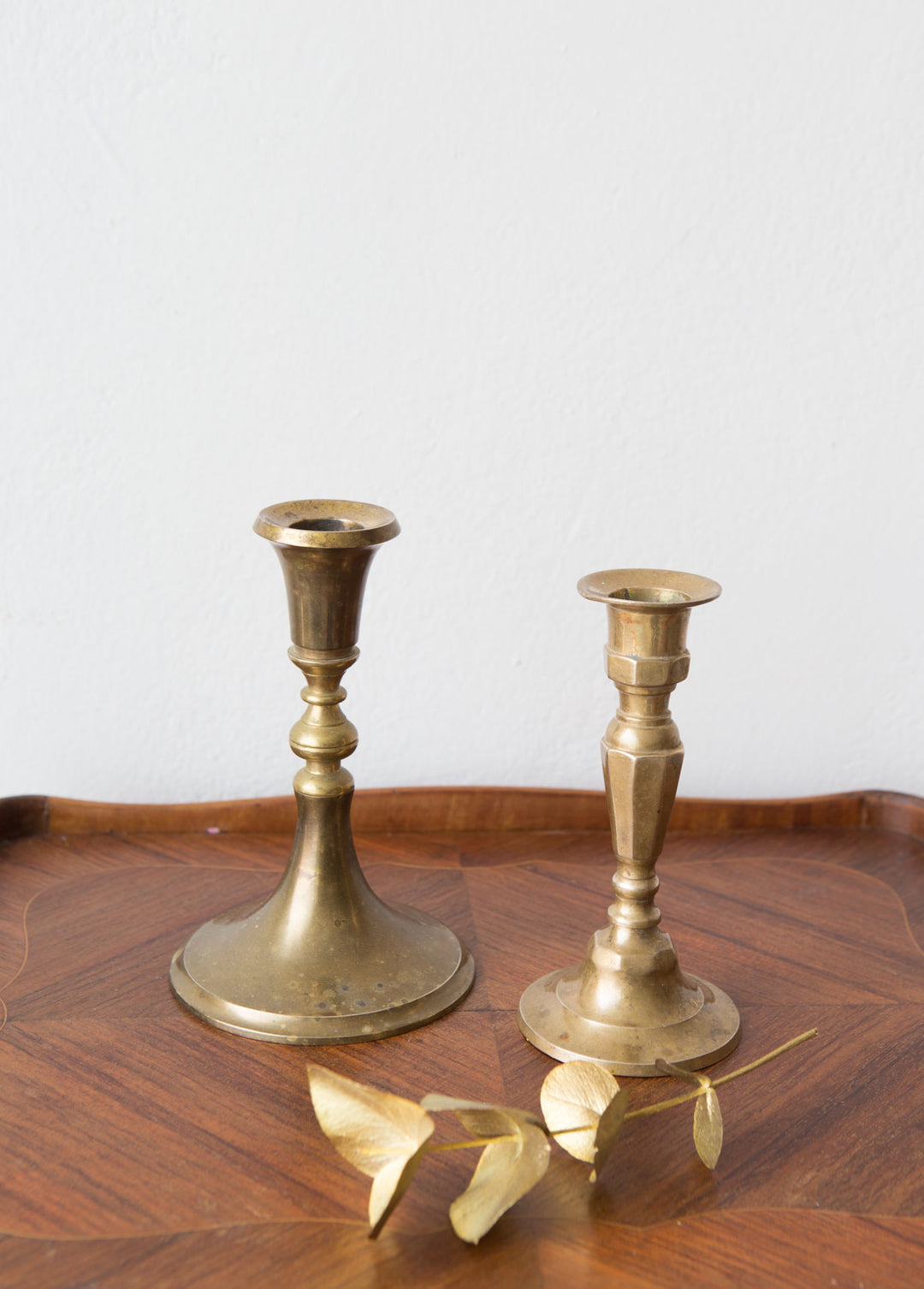Juego de dos candeleros suecos latón