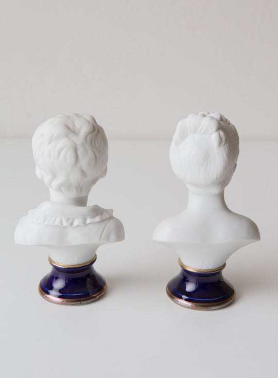Pareja bustos franceses niños porcelana biscuit (VENDIDA)
