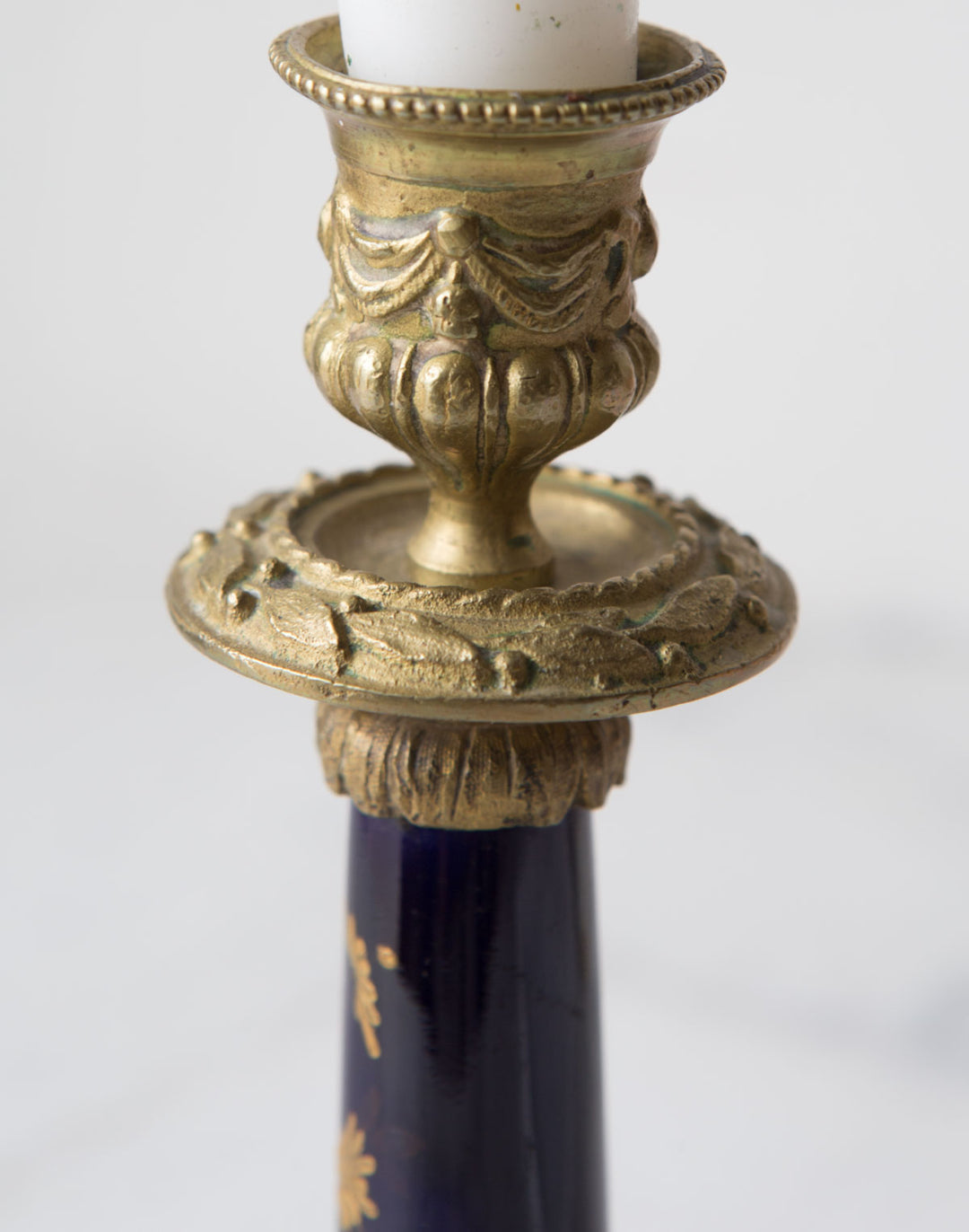Antiguo candelero francés bronce y porcelana XIX (VENDIDO)