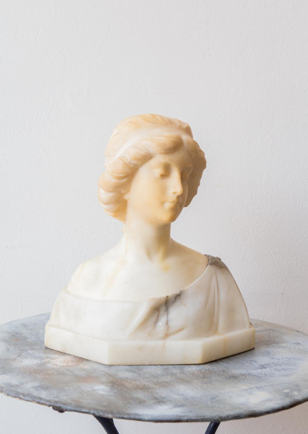Busto femenino alabastro G. Pugi s. XIX (VENDIDO)