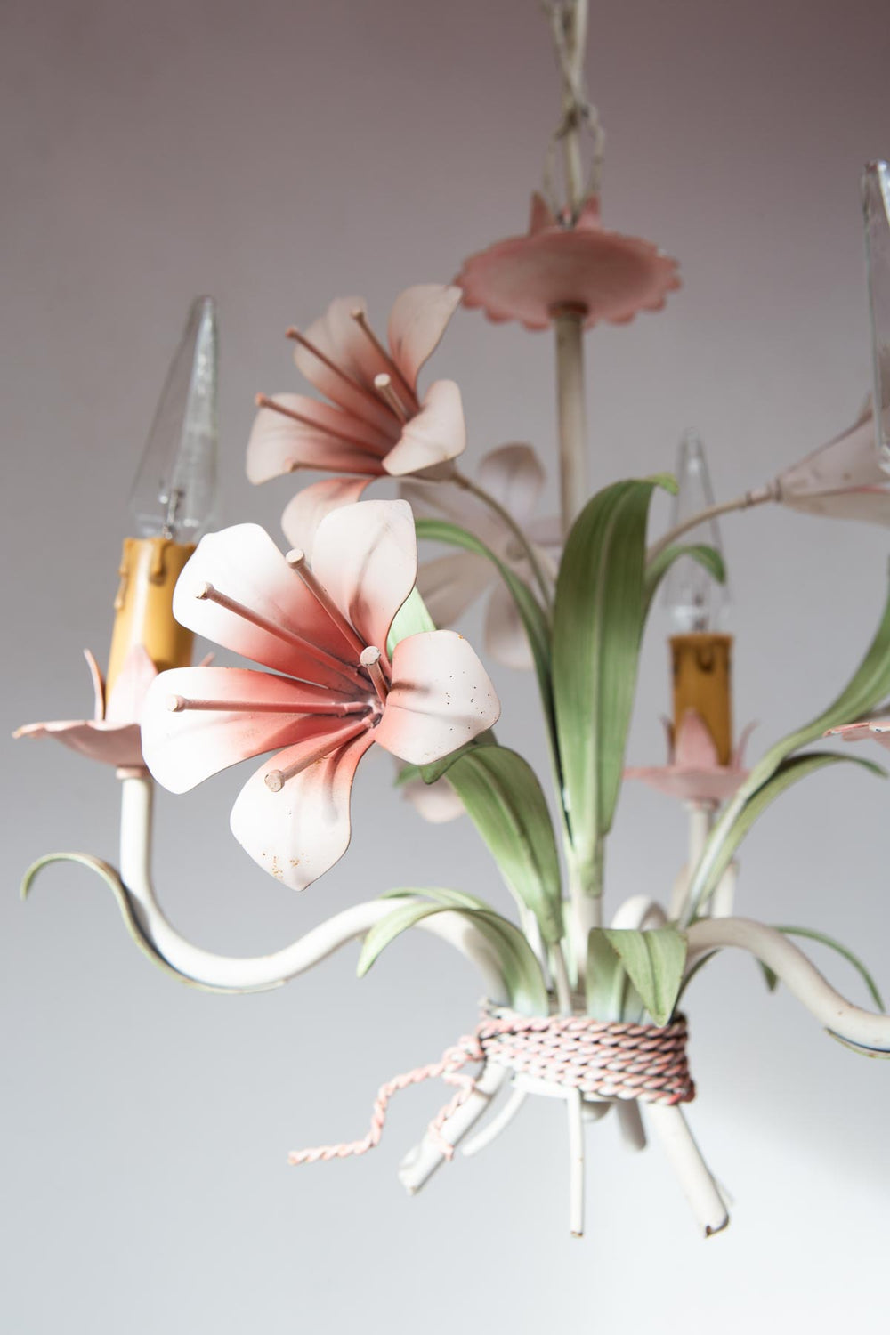Chandelier italiano flores y hojas metal colores c. 1980s (34 cm)