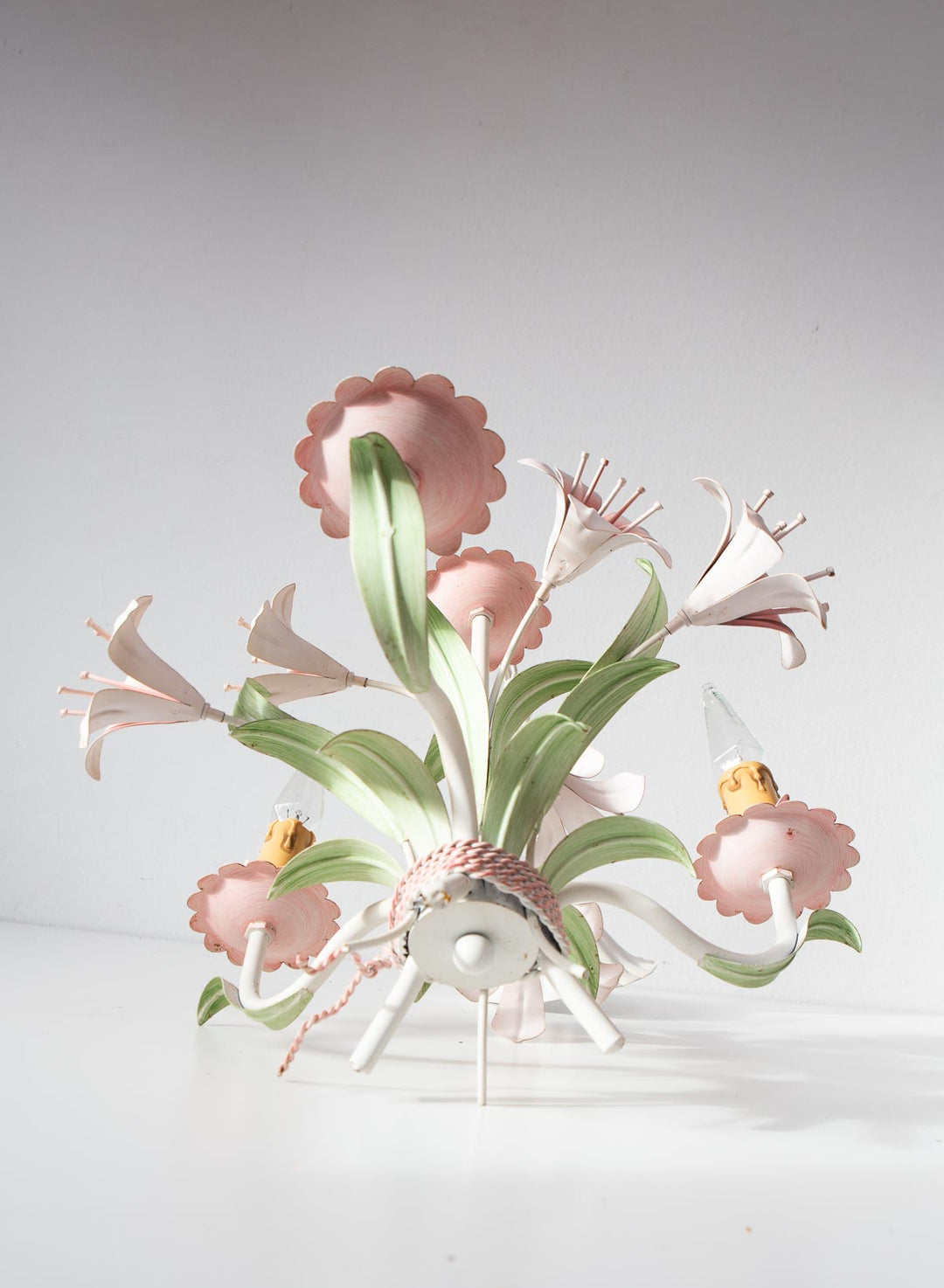 Chandelier italiano flores y hojas metal colores c. 1980s (34 cm)
