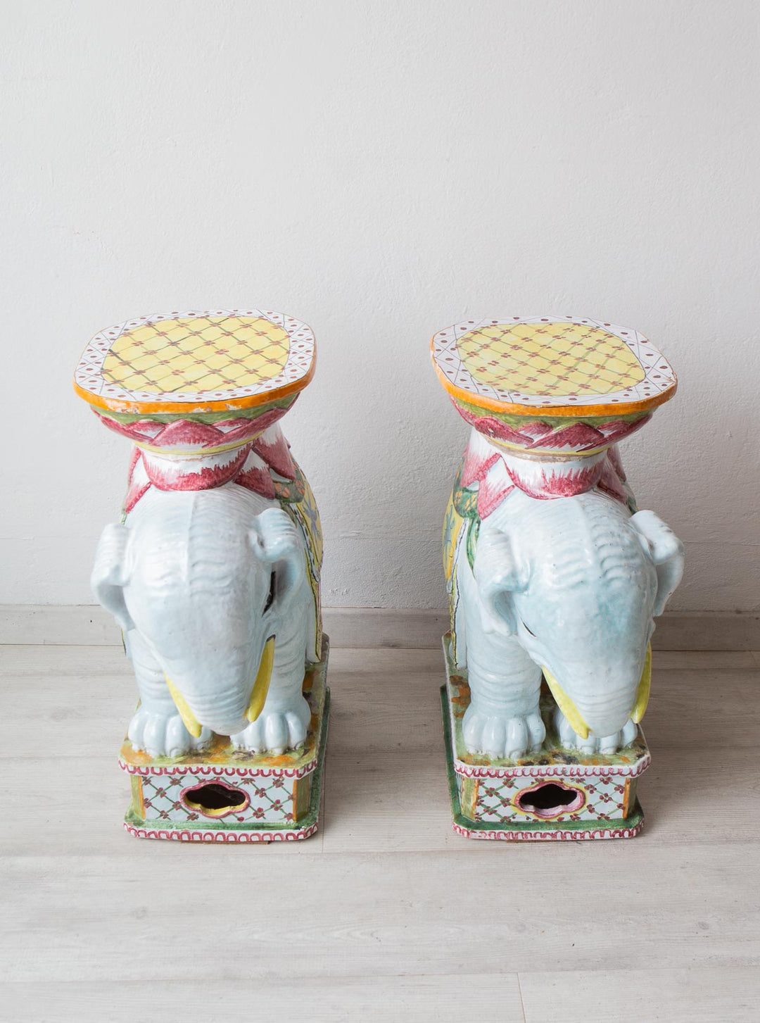Pareja grandes elefantes cerámica colores (VENDIDA)