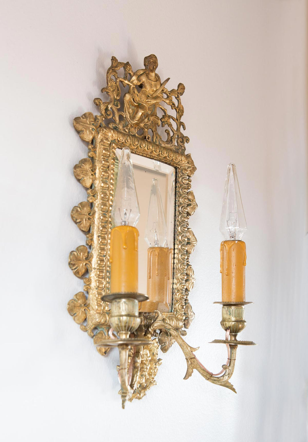 Pareja apliques franceses bronce dorado con espejo s. XIX (40 cm)