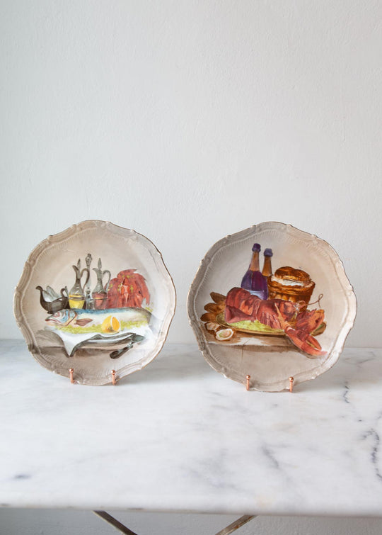 Pareja platos decorativos bodegones porcelana. Francia s. XX (28,5 cm)