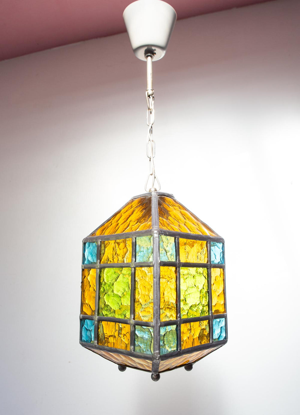 Pequeño y antiguo farol estilo vidriera cristales colores (17 cm lado)