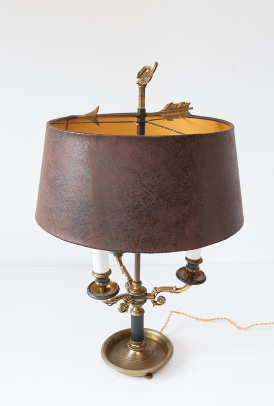 Lámpara bouillotte francesa estilo Imperio en bronce y esmalte verde, ca. 1900-20 (55 cm)