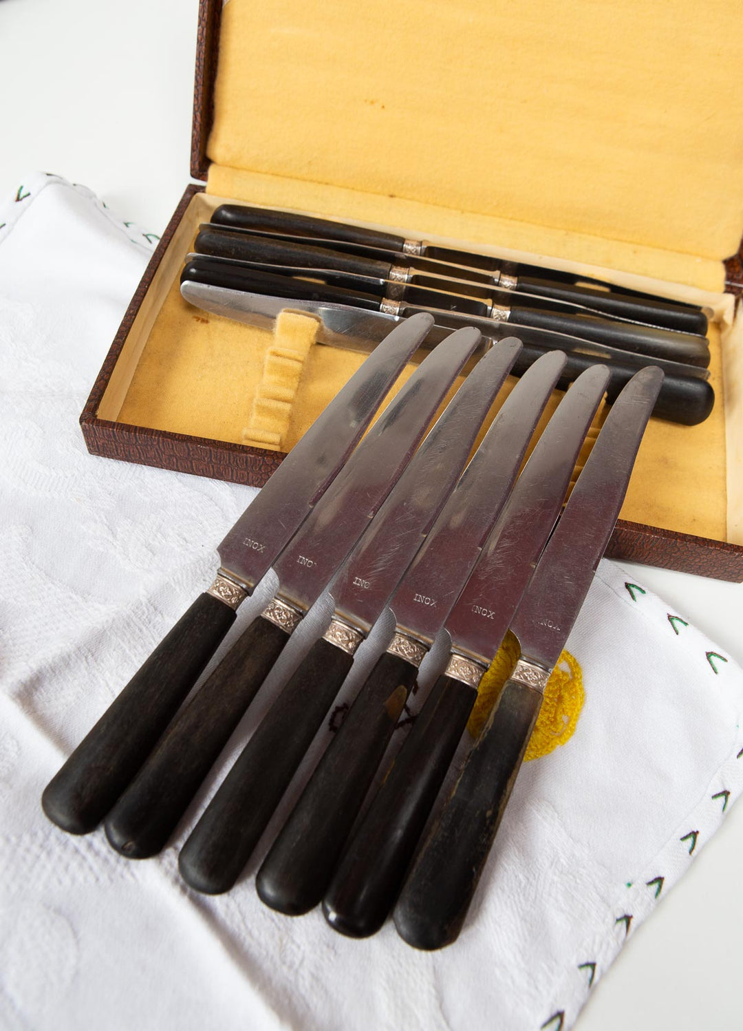 Set 12 antiguos cuchillos asta en estuche (24 cm)