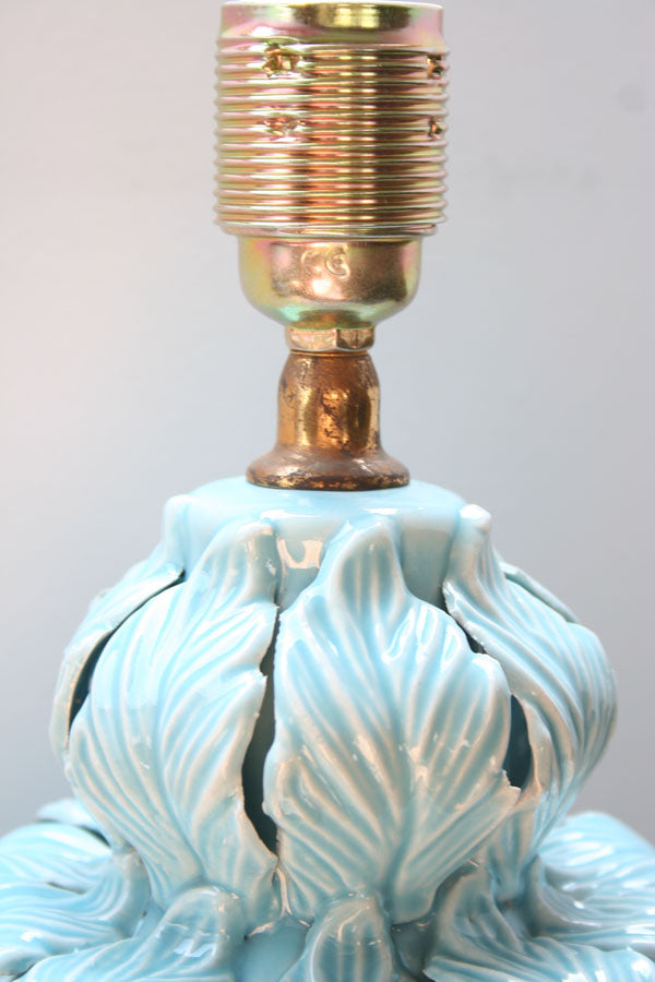 Lámpara de mesa azul hojas loza Manises (VENDIDA)