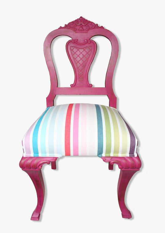 Antigua silla castaño pintada fucsia y tapizado rayas multicolores (VENDIDA)