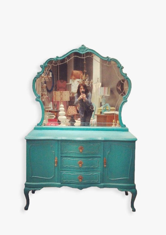 Antigua cómoda con espejo pintada azul aguamarina (VENDIDA)