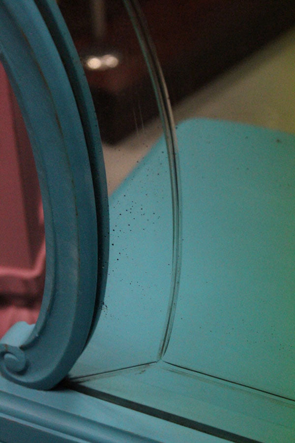 Antigua cómoda con espejo pintada azul aguamarina (VENDIDA)