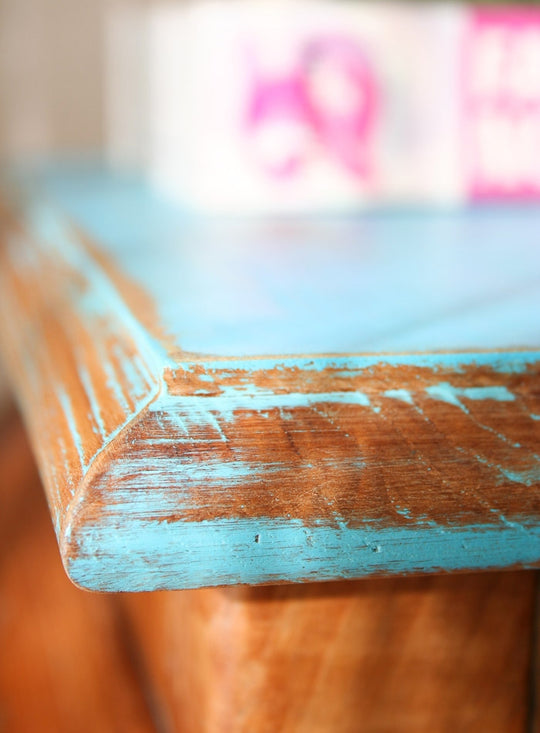 Antigua mesa madera castaño actualizada azul (VENDIDA)