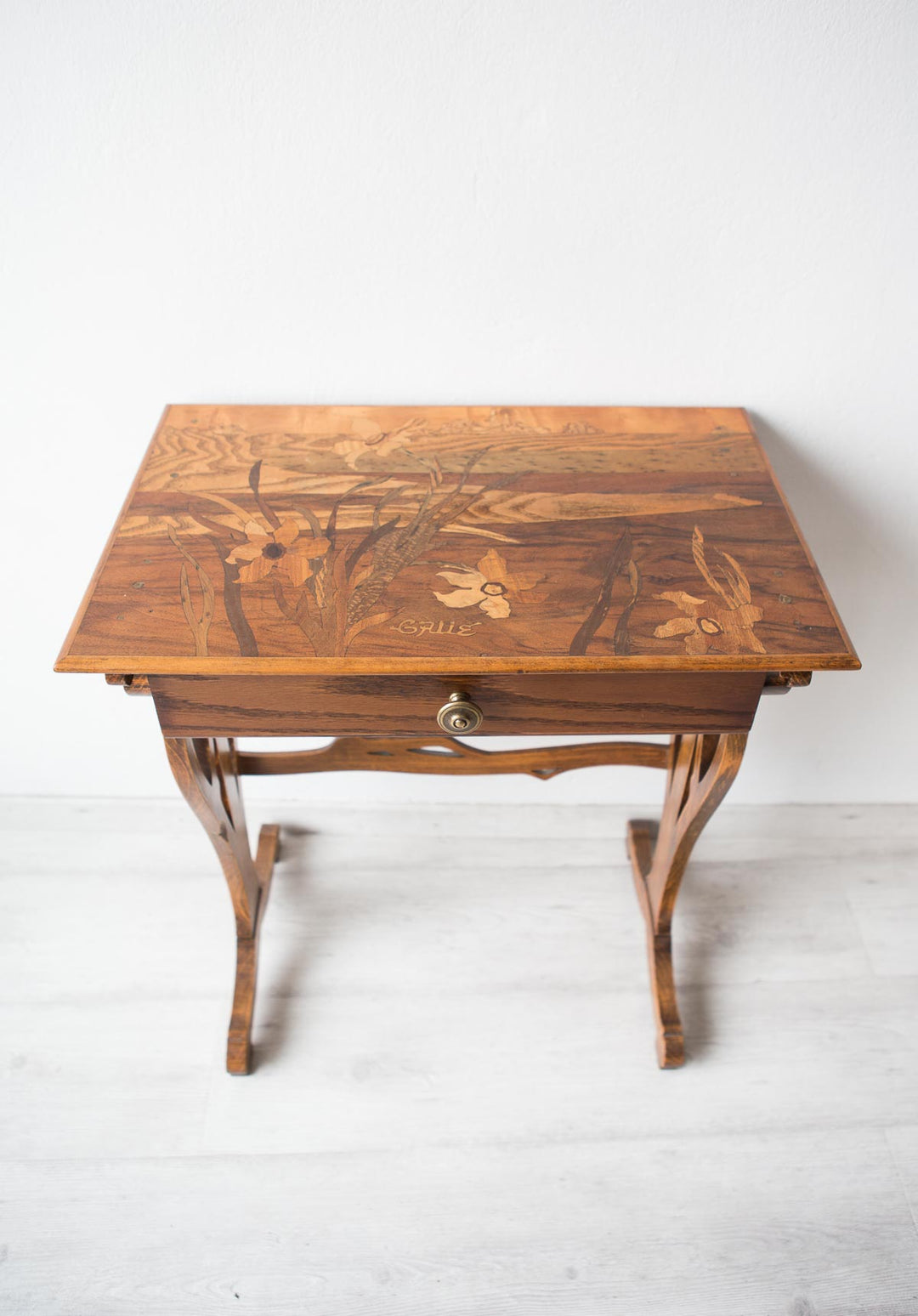 Mesa auxiliar marquetería firmada Gallé (1846-1904) antique french side nest table