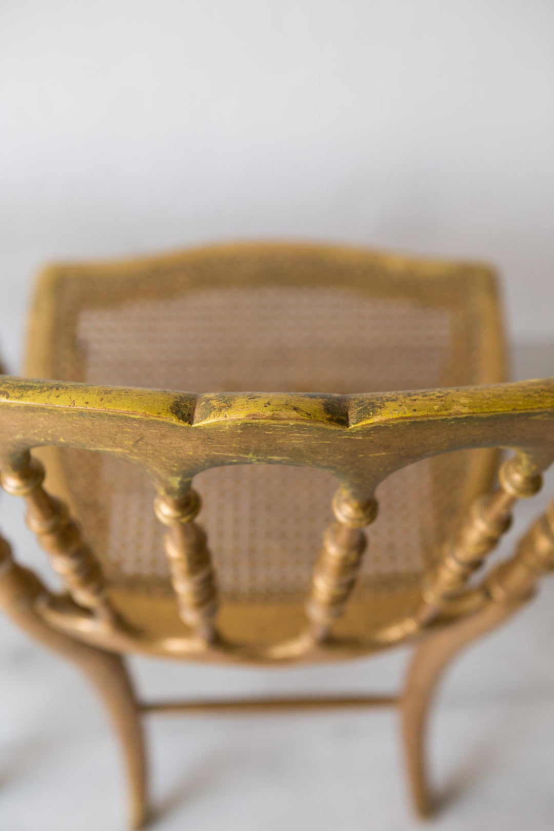 Pareja sillas doradas estilo Chiavari (VENDIDAS)