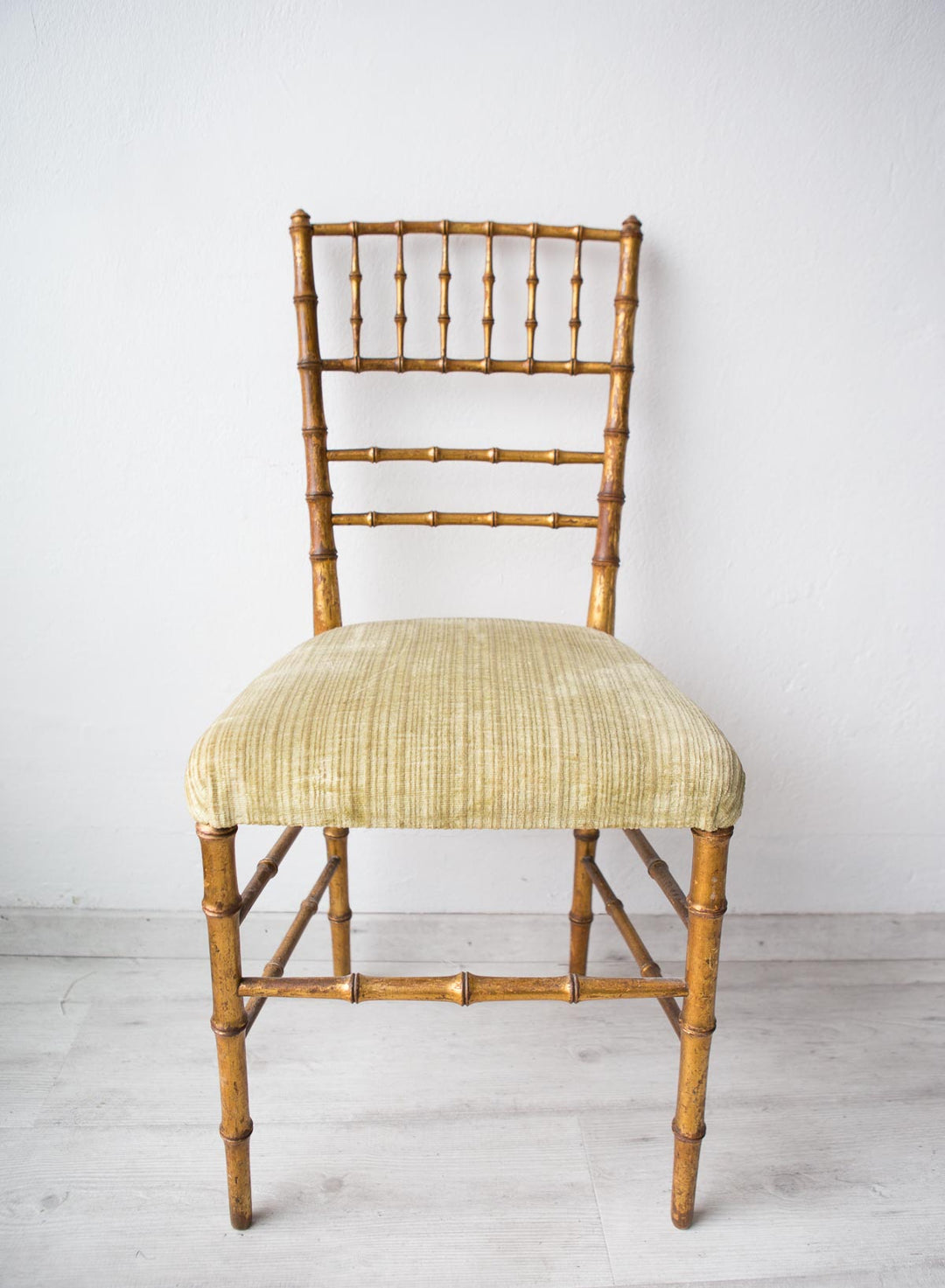 Antigua silla dorada falso bambú (VENDIDA)