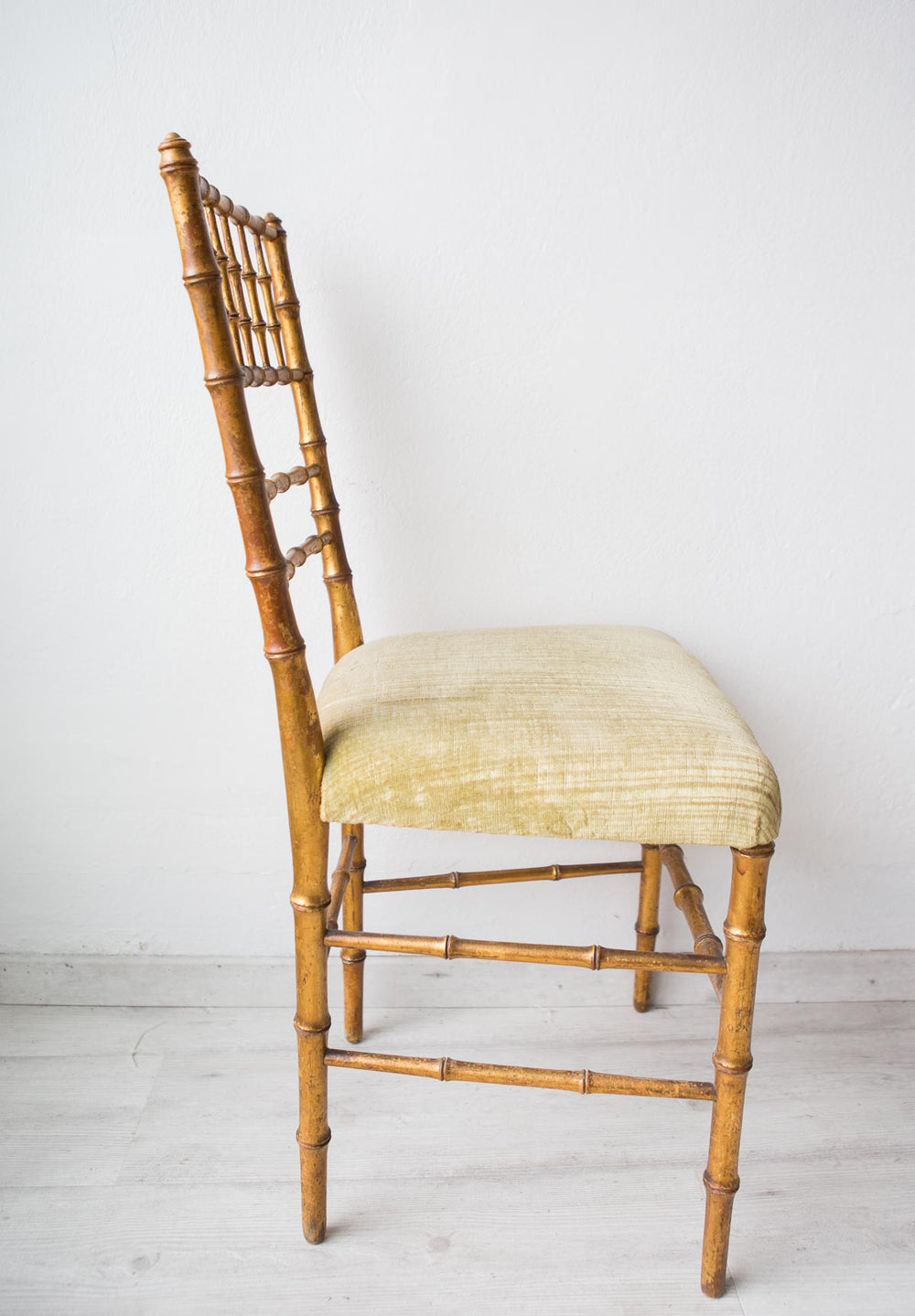 Antigua silla dorada falso bambú (VENDIDA)